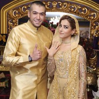 Pertunangan Tasya Farasya dan Ahmad Assagaf sudah digelar dari tahun lalu. Pernikahan tertunda karena Ahmad harus melanjutkan studi di Amerika Serikat. Mereka pun menjalani hubungan LDR. Foto: Instagram