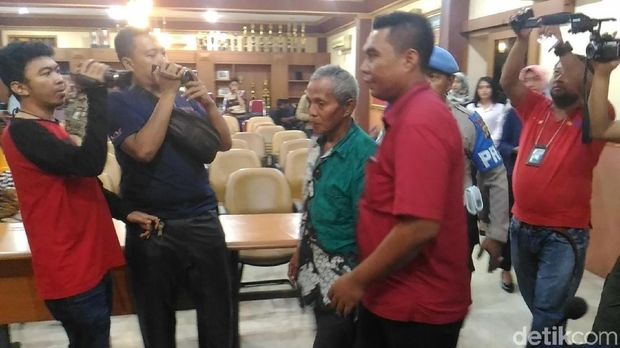 Jumpa pers kasus bapak bawa anak untuk mengamen di Jakpus 