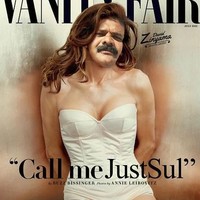 Satu lagi keluarga Jenner yang fotonya jadi bahan parodi Just Sul. Kali ini ayah Kylie, Bruce Jenner yang telah menjadi transgender bernama Caitlyn Jenner. Just Sul mengganti wajah Caitlyn di sampul Vanity Fair menjadi wajahnya. Dia juga mengganti nama Caitlyn di judul sampul majalah menjadi namanya, Just Sul. Foto: Instagram