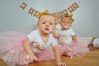 Rayakan Ulang Tahun, Ibu Anak Kembar Ini Bikin Cake Persis Dua Putrinya!