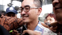 Zumi hari ini diperiksa penyidik KPK sebagai tersangka terkait sangkaan gratifikasi.