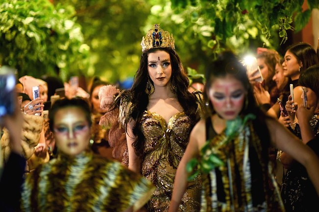 Perjalanan cinta Tasya dan Ahmad juga tak selalu mulus, keduanya sempat harus menjalani LDR 7 tahun sebelum memutuskan menikah. Kala itu Ahmad melanjutkan pendidikan di Amerika Serikat, sementara Tasya di Indonesia. Foto: Instagram