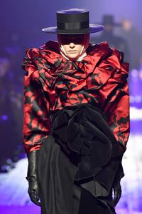 Marc Jacobs Tampilkan Model Berhijab Di New York Fashion Week Marc Jacobs Tampilkan Model Berhijab Di New York Fashion Week