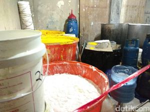 Foto Pabrik Kosmetik yang Ditutup BPOM, Barang Bukti Rp 2,5 Miliar