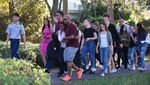 Foto: Wajah-wajah Duka Usai Penembakan Brutal di Sekolah Florida