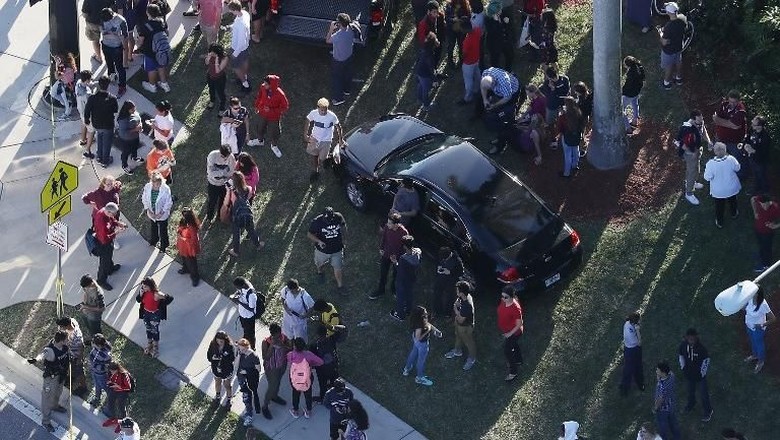 Penembak Brutal di Sekolah Florida Pernah Mengancam Teman-temannya Penembak Brutal di Sekolah Florida Pernah Mengancam Teman-temannya