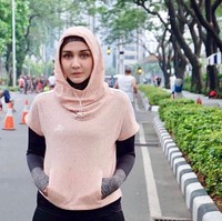 Psikolog cantik Intan Herlita juga pernah melanglang buana di dunia presenter. Ia menjadi presenter di acara gulat yang fenomenal dan pernah menjadi presenter untuk segmen kuis saat penayangan AFC Asian Cup 2007. Foto: Instagram