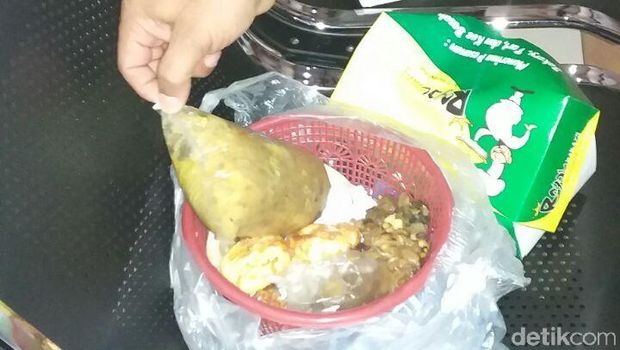 Makanan hajatan warga diduga menyebabkan keracunan/