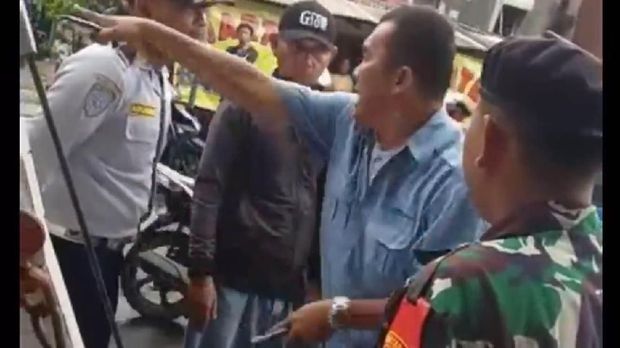 Sopir taksi tak terima mobilnya diderek petugas Sudinhub Jaktim