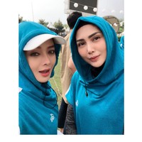 Beberapa waktu lalu, ia menghadiri acara olahraga khusus hijabers bersama Fenita Arie dan Ratu Anandita. Memakai busana olahraga dengan hijab, mereka tetap tampil memukau. Foto: Instagram