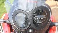 Secara dimensi, Honda CRF250 Rally punya panjang 2.210 mm, lebar 900 mm, dan tinggi 1.425 mm. Wheelbase motor ini 1.455 mm, dan ground clearance tinggi 270 mm.