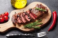  Mau Kencan Sambil Makan Steak? Yuk, datang ke Restoran Romantis Ini