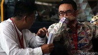 KPK menyebut Zumi Zola menerima gratifikasi bersama-sama dengan Plt Kadis PUPR Provinsi Jambi nonaktif Arfan.