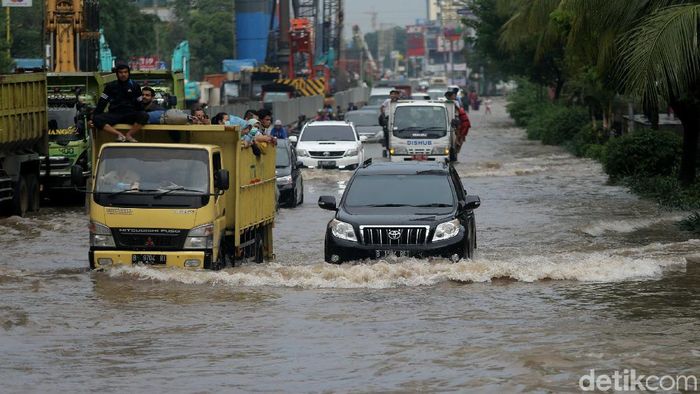 Penampakan banjir di Kelapa Gading/Foto: Agung Pambudhy Penampakan banjir di Kelapa Gading/Foto: Agung Pambudhy