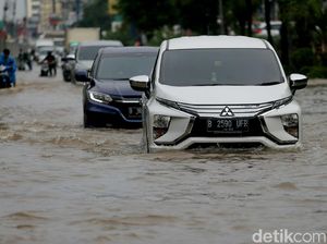 Jalan Boulevard Kelapa Gading Juga Terendam Banjir