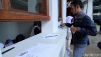 Mereka hanya perlu mengisi formulir yang telah disediakan oleh panitia.