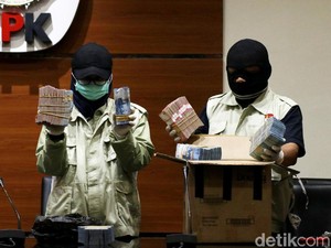 Begini Kronologi OTT Suap DPRD Lampung Tengah