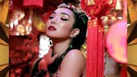 Gisel tampil menawan di sebuah foto menyambut perayaan Imlek. Foto: Dok. Instagram/gisel_la