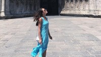 Selain Barcelona, Girona di Spanyol menjadi salah satu destinasi yang dikunjungi Anastasia. Ini di depan salah satu gereja di sana (@a_nastasia92/Instagram)