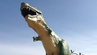 Para ahli dinosaurus pun berpendapat, patung T-Rex ini lebih besar dibanding T-Rex sungguhan (worldslargestdinosaur/Instagram)