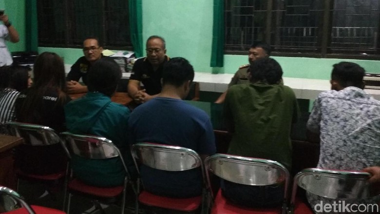 Empat Pasangan Mesum Terjaring Razia Petugas, Satu Orang Kabur Empat Pasangan Mesum Terjaring Razia Petugas, Satu Orang Kabur