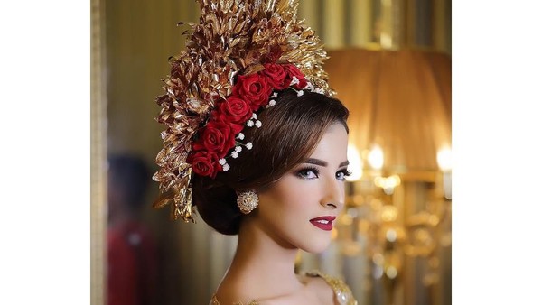 Mewahnya Siraman dan Pengajian Vlogger Cantik, Pakai Adat Sunda hingga Bali