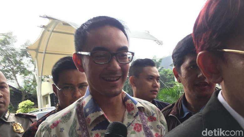 Pengacara Harap Zumi Zola Tak Langsung Ditahan KPK Pengacara Harap Zumi Zola Tak Langsung Ditahan KPK