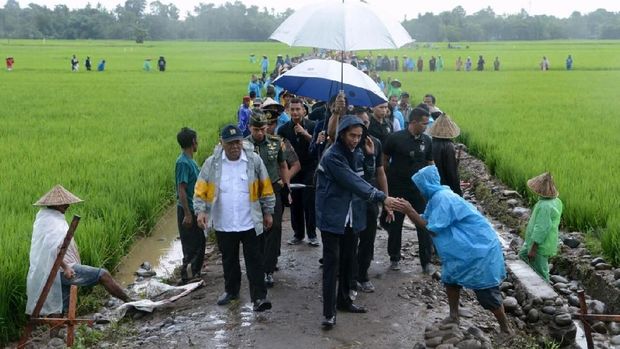 Jokowi tinjau proyek padat karya di Gowa, Sulsel tahun 2018.