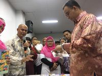  Anies juga ingin prangko ini ditunjukkan sebagai identitas bangsa.