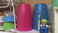 Pernah juga uangnya digulung dan disimpan di tempat yang sama sekali tidak tersembunyi. Istimewa/Boredpanda.