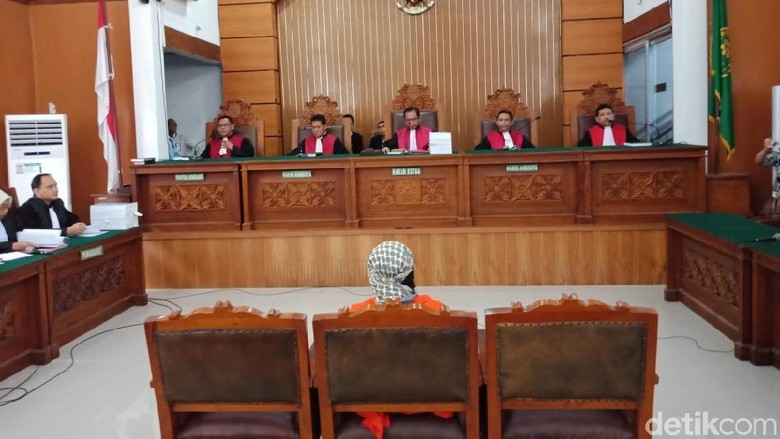 Tanggapi Saksi, Aman Abdurrahman: Saya Tidak Tahu Soal Bom Thamrin Tanggapi Saksi, Aman Abdurrahman: Saya Tidak Tahu Soal Bom Thamrin