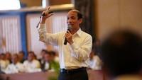 PLN menggelar Forum Bisnis 2018 yang dihadiri oleh Wakil Menteri ESDM, Arcandra Tahar, Deputi Bidang Usaha Energi, Logistik, Deputi Bidang Usaha Energi, Logistik, Kawasan dan Pariwisata Kementerian BUMN Edwin Hidayat, Komisaris PLN, Direksi PLN, General Manager PLN seluruh Indonesia dan Direksi Anak Perusahaan PLN. Pool/PLN.