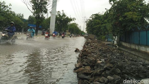 Kondisi per pukul 16.00 WIB, Kamis (15/2) di kawasan tersebut.