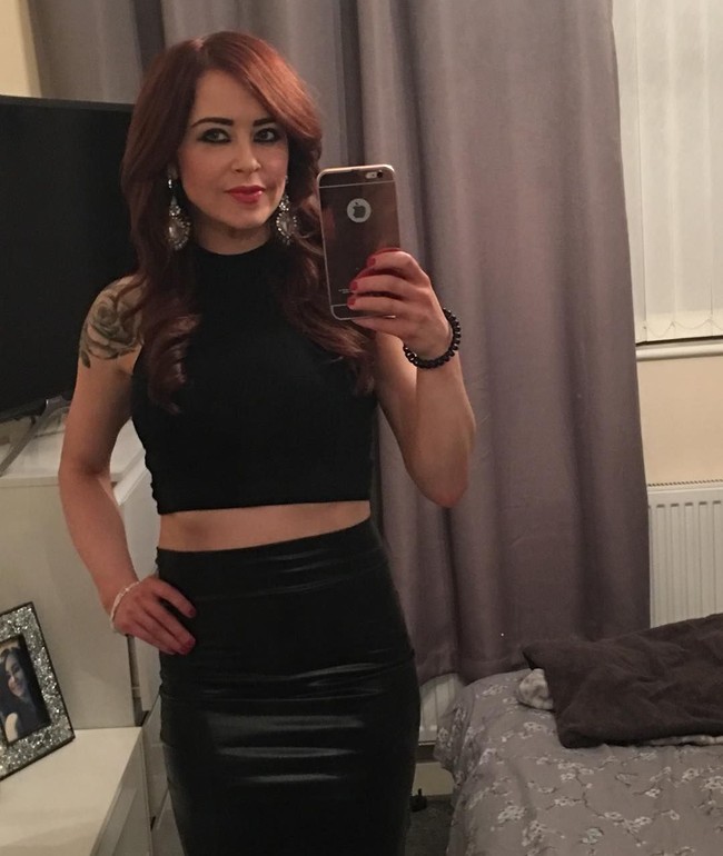 Carrie Hilton telah menjadi nenek di usia 35 tahun. Nenek seksi yang kini berusia 36 tahun itu memiliki cucu dari putrinya yang berusia 17 tahun. Saat melahirkan anaknya, Carrie berusia 18 tahun.  Foto: dok. Instagram