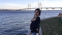 Sebagai orang Rusia, Anastasia pun tidak melewatkan kesempatan untuk berwisata di tanah kelahirannya. Ini fotonya saat di St Petersburg (@a_nastasia92/Instagram)