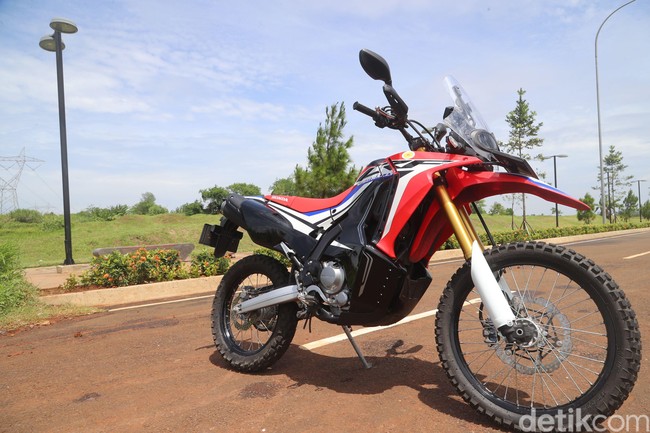 Bertualang Bersama Si Jangkung Honda CRF250 Rally