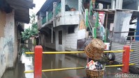 Foto: Karena telah biasa mengalami banjir, warga sudah menempatkan barang elektronik ke tempat lebih tinggi atau di lantai dua. (Arief-detikcom)