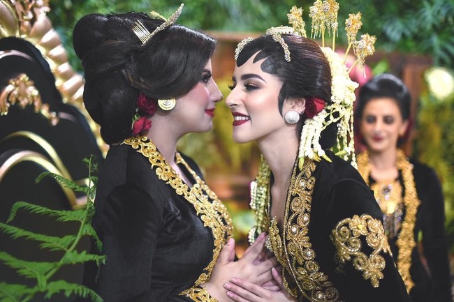 Pernikahan Tasya Farasya dan Ahmad sempat disebut-sebut sebagai salah satu pernikahan selebriti paling spektakuler. Mulai dari acara siraman, henna night, resepsi, hingga akad nikah dengan tema-tema berbeda berhasil jadi sorotan. Foto: Instagram