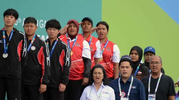 Trio Srikandi Menyelamatkan Muka Indonesia di Kala Hujan 