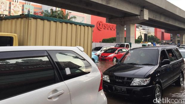 Kendaraan lebih banyak berhenti dibanding berjalan