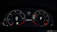 Kehadiran BMW X4 menjadi daya perhatian para pabrikan lain. Itu karena BMW membuat segmen baru, bukan SUV melainkan Sport Activity Coupe untuk segmen mobil premium. BMW X4 sendiri cukup memberikan kontribusi positif terhadap penjualan model X BMW secara keseluruhan.  Foto: BMW