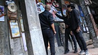 Slank sibuk mempersiapkan promonya untuk acara tersebut. Foto: Hanif Hawari/detikHOT