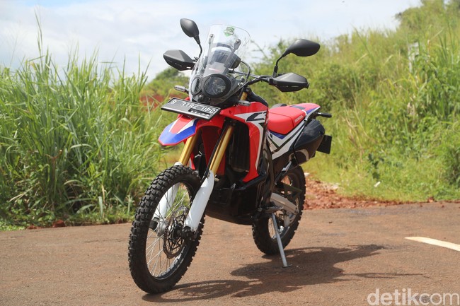 Bertualang Bersama Si Jangkung Honda CRF250 Rally