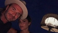 David Beckham dan Victoria Beckham memposting foto romantis saat valentine. Happy Valentines Day May today be filled with love and happiness around the world, tulisnya di Instagram untuk foto itu. Foto: Instagram