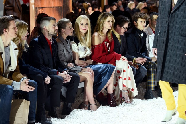 Sejumlah wajah kondang terlihat di fashion show Calvin Klein. Duduk di barisan depan, para aktris ternama seperti Nicole Kidman, Margot Robbie dan Laura Dern. (Foto: Dimitrios Kambouris/Getty Images)