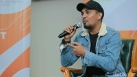 Selain tembang cinta, ia juga berduet mengenai Papua dengan Tony Q Rastafara dalam lagu berjudul Tanah Perjanjian. Foto: Ismail/detikHOT