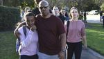 Foto: Wajah-wajah Duka Usai Penembakan Brutal di Sekolah Florida