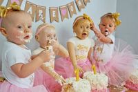Rayakan Ulang Tahun, Ibu Anak Kembar Ini Bikin Cake Persis Dua Putrinya!