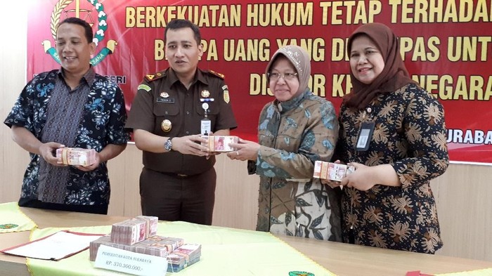 Kejari Surabaya Kembalikan Rp 1 M Uang Kasus Korupsi ke Kas Negara