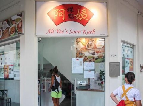 Pria Ini Tinggalkan Profesi Bergaji Rp 135 Juta Demi Bantu Ibu Jualan Kue